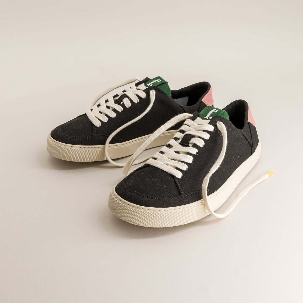 Barefoot sneakers Black & Pink - Front view